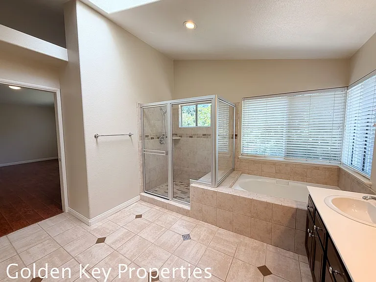 533 Edgewater Ave — Photo 20