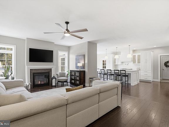 3rd image of 339 Bowyer Ln