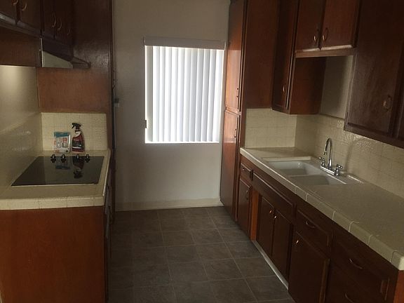 2nd image of 805 S Atlantic Blvd APT 5