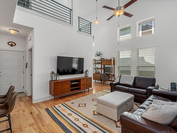 5th image of 7407 Oberon St