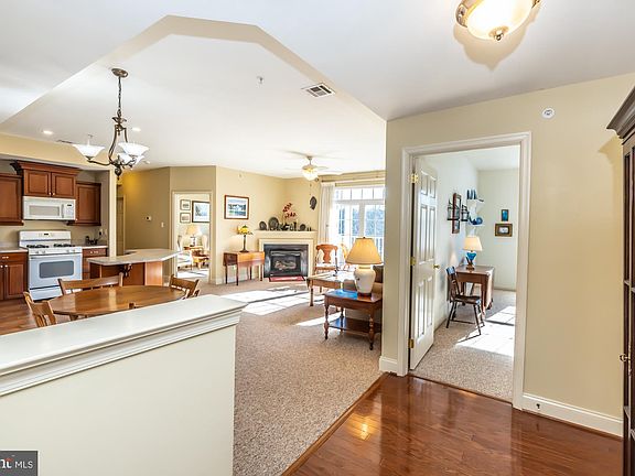 5th image of 310 Victoria Gardens Dr