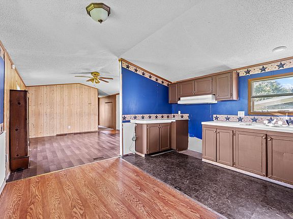 3rd image of 20 Irvin St