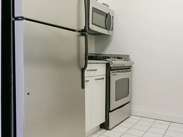 150 E 44th St #45A — Photo 7
