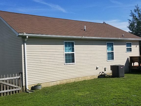 5th image of 45906 Lexington Ct