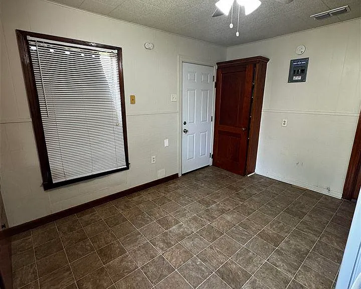 408 E Gilbert St — Photo 5