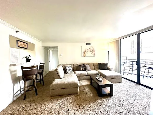 1 bed, 834 sqft, $1,750 — Photo 4