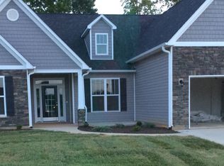 1301 Hammett Rd, Johnson City, TN 37615