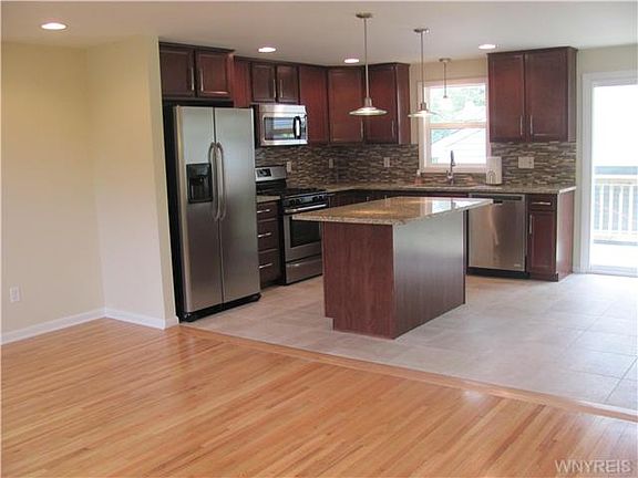 5th image of 80 Minden Dr