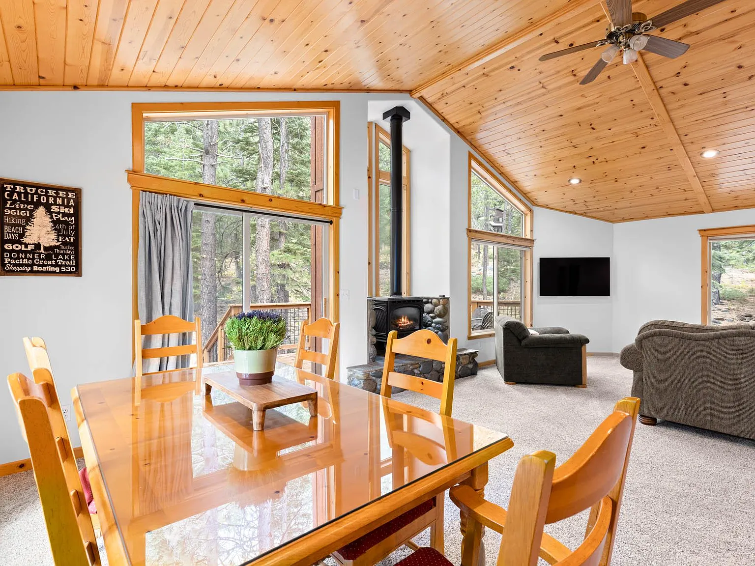 4 bed, 2.5 bath, 2200 sqft, $7,500 — Photo 4