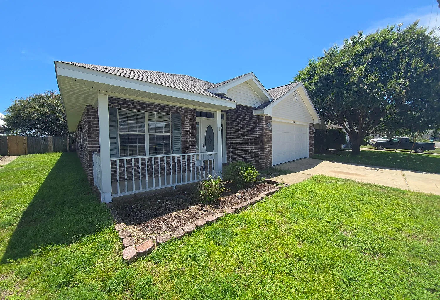 3 bed, 1947 sqft, $2,250 — Photo 1