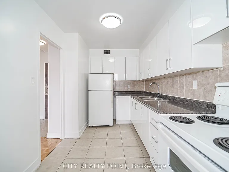 6200 Bathurst St #1504 — Photo 4