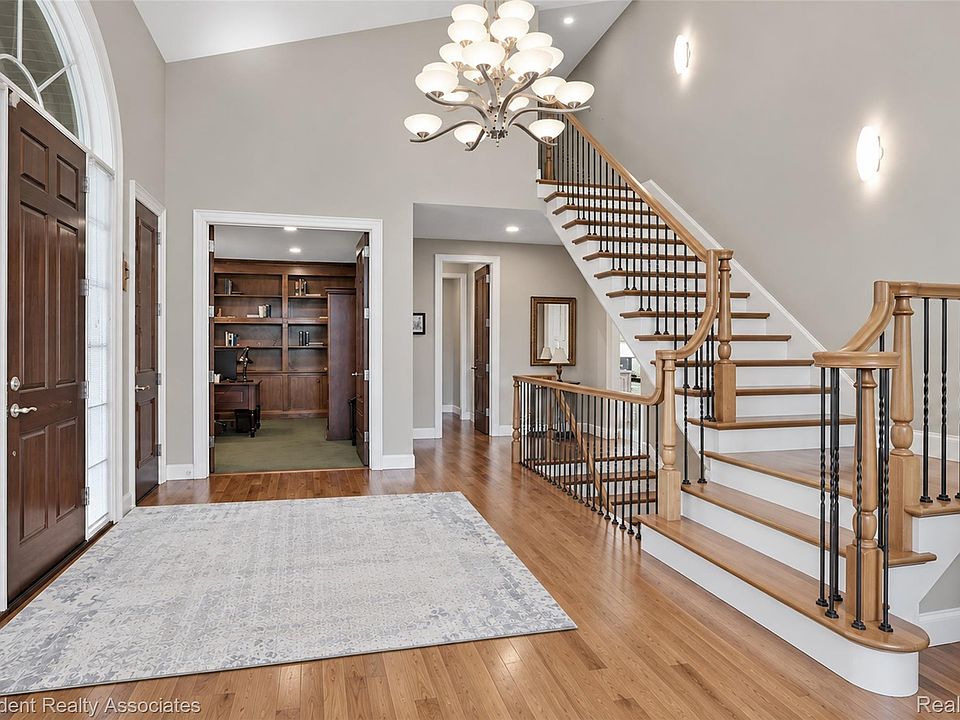 734 Wellington Cir, photo 6