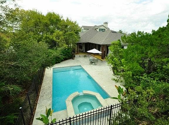 2nd image of 712 Pinehurst Pl