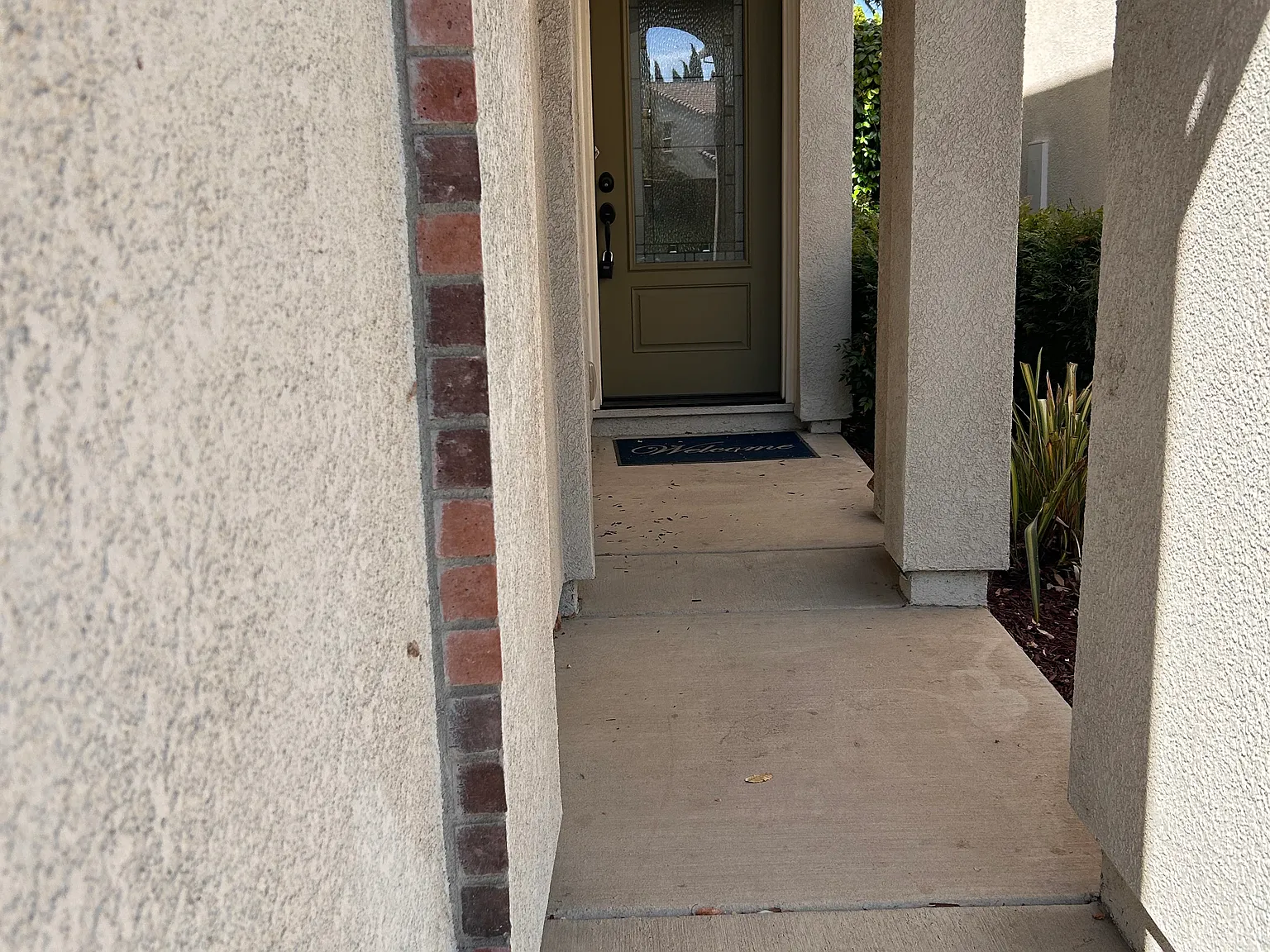 3 bed, 2.5 bath, 1909 sqft, $3,200 — Photo 2