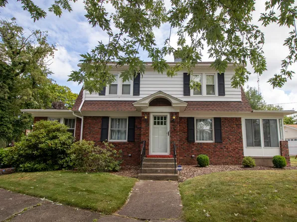 137 W 34th St, Erie, PA 16508