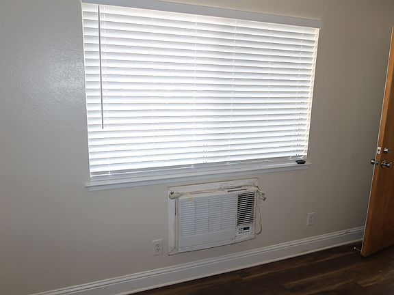 3rd image of 1201 T St APT 4