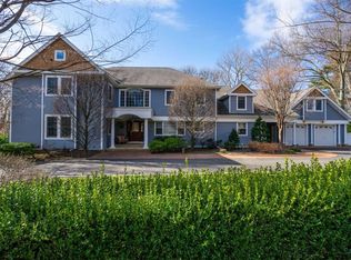 28 Shady Ln, Laurel Hollow, NY 11791