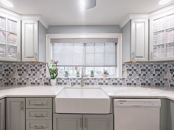 2nd image of 12 W Colony Rd