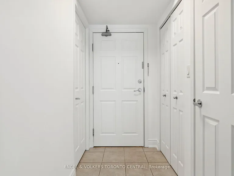 19 Barberry Pl #711 — Photo 5