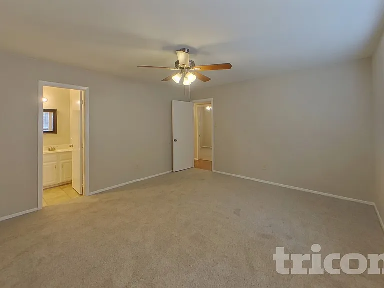 1226 Meadow Creek Dr — Photo 10