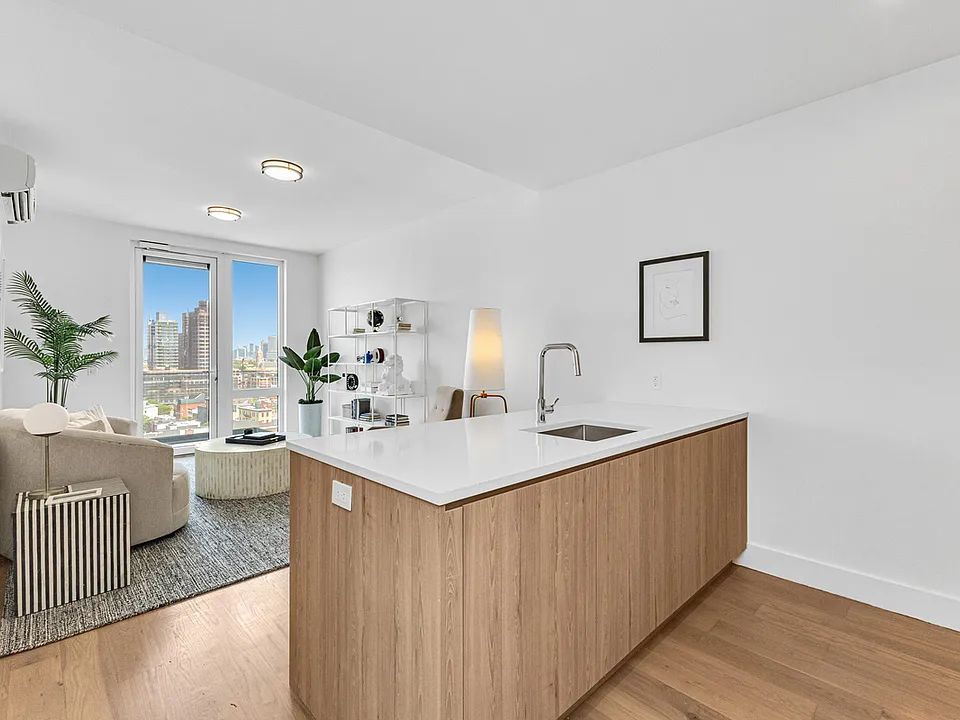 288 4th Ave #1403