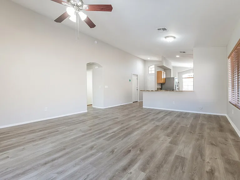 3834 E Longhorn Dr — Photo 5