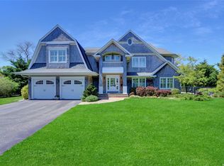 206 Secatogue Ln, West Islip, NY 11795
