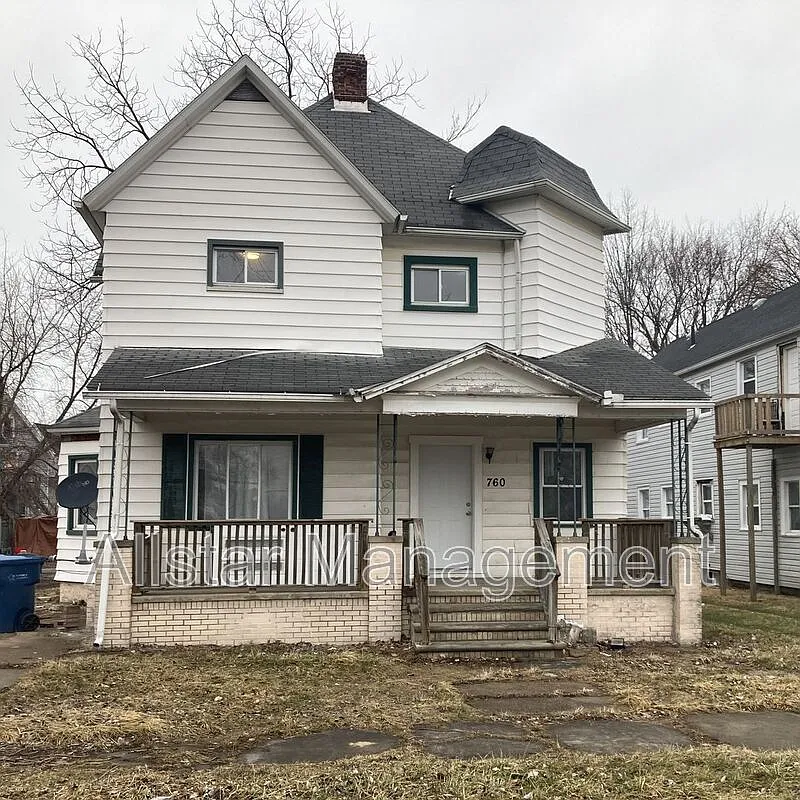 Building Photo - 760 W 9th St