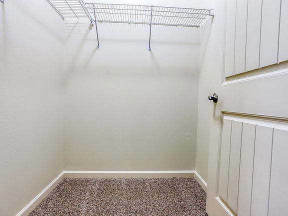 5th image of 901 SE 11th Pl APT 113