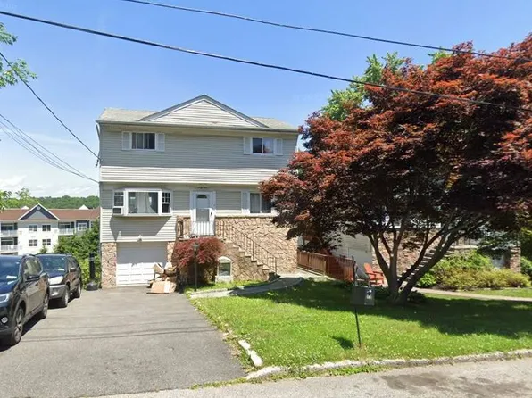 69 Skymeadow Pl, Elmsford, NY 10523