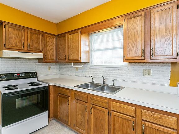 4th image of 3797 Red River Dr
