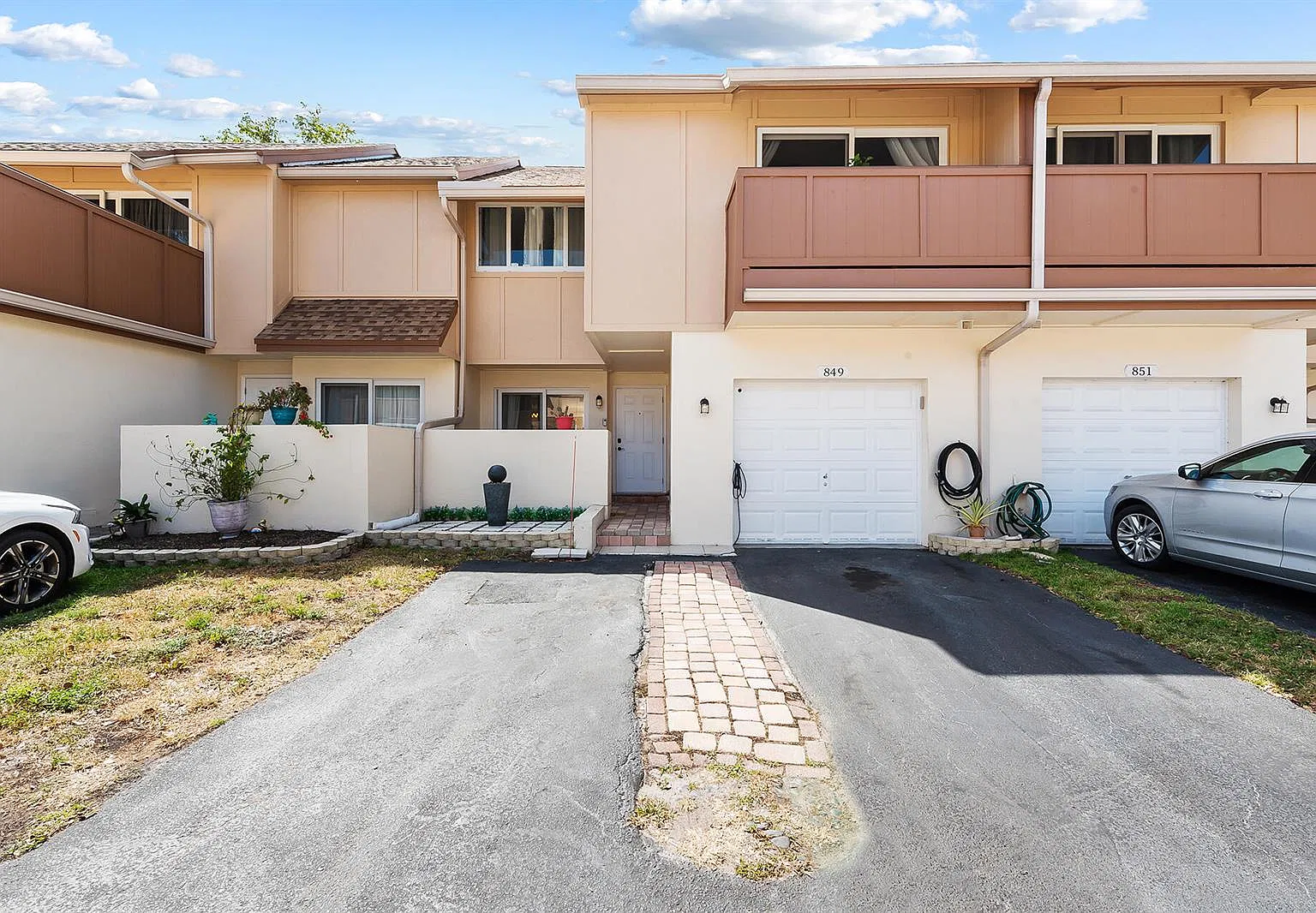 4 bed, 2020 sqft, $4,300 — Photo 1