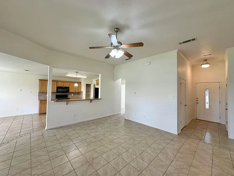 3709 Salt Fork Dr — Photo 3