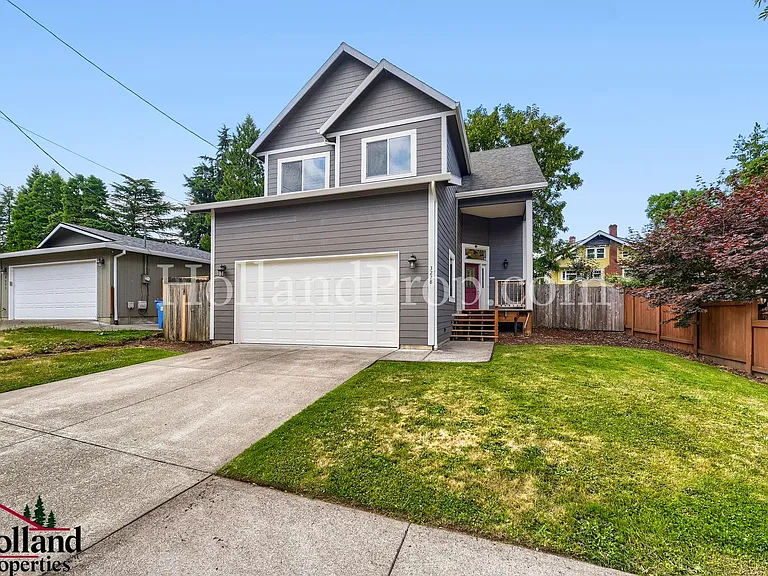 3228 SE Filbert St — Photo 1
