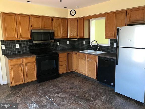 2nd image of 344 Dogwood St