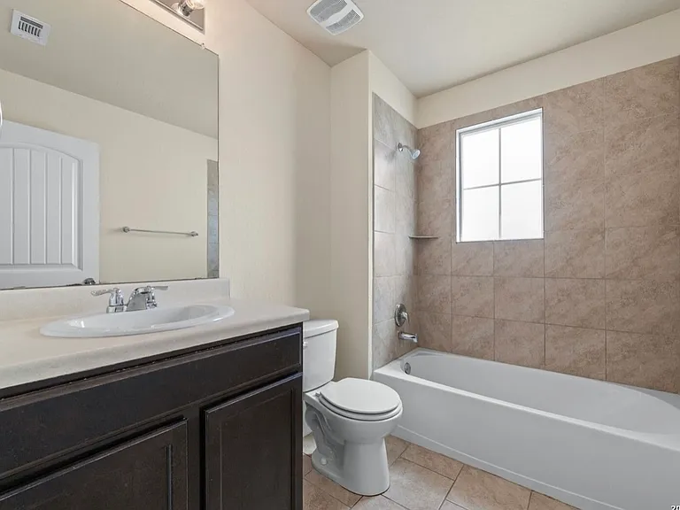 1407 Frio Eagle — Photo 17