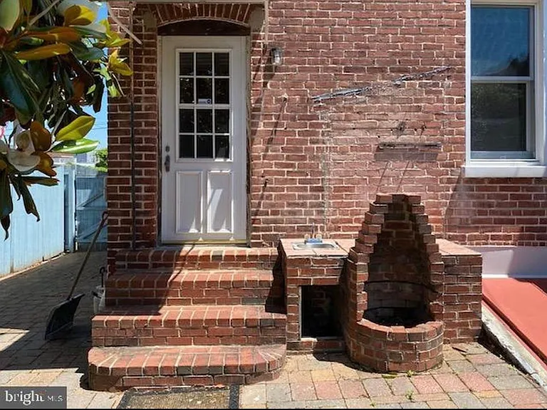 1912 W 9th St — Photo 13