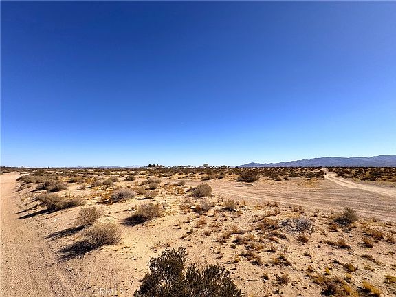 5th image of 0 Yermo Rd #2