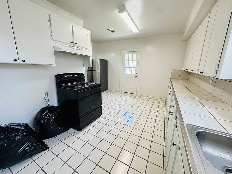 2127 N 71st Ave — Photo 5