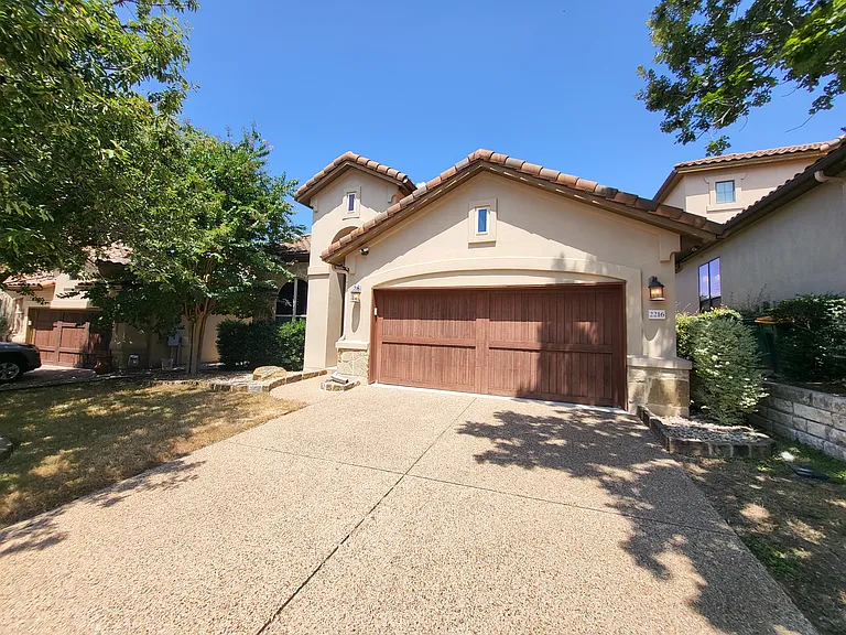 2216 Rivina Dr — Photo 7