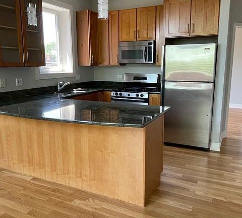 5th image of 2101 W Division St #3S