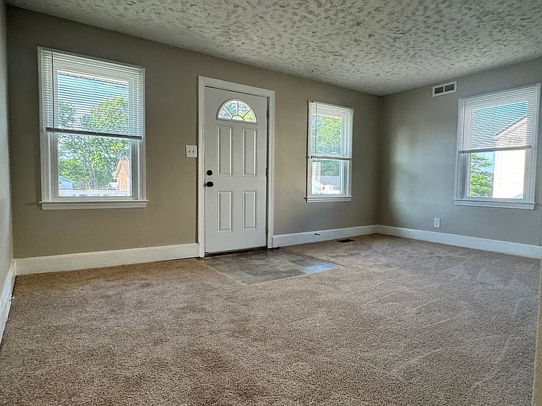 317 Craig St — Photo 3