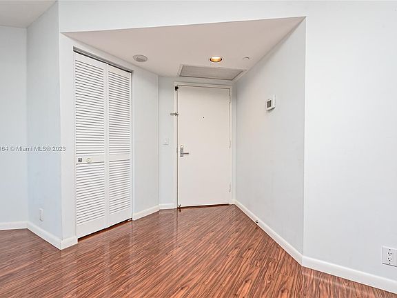 5th image of 3400 NE 192nd St APT 1901