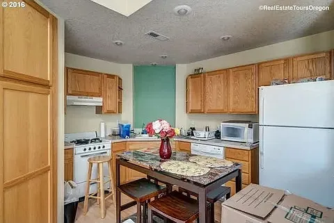 1643 NE 64th Ave #B — Photo 4
