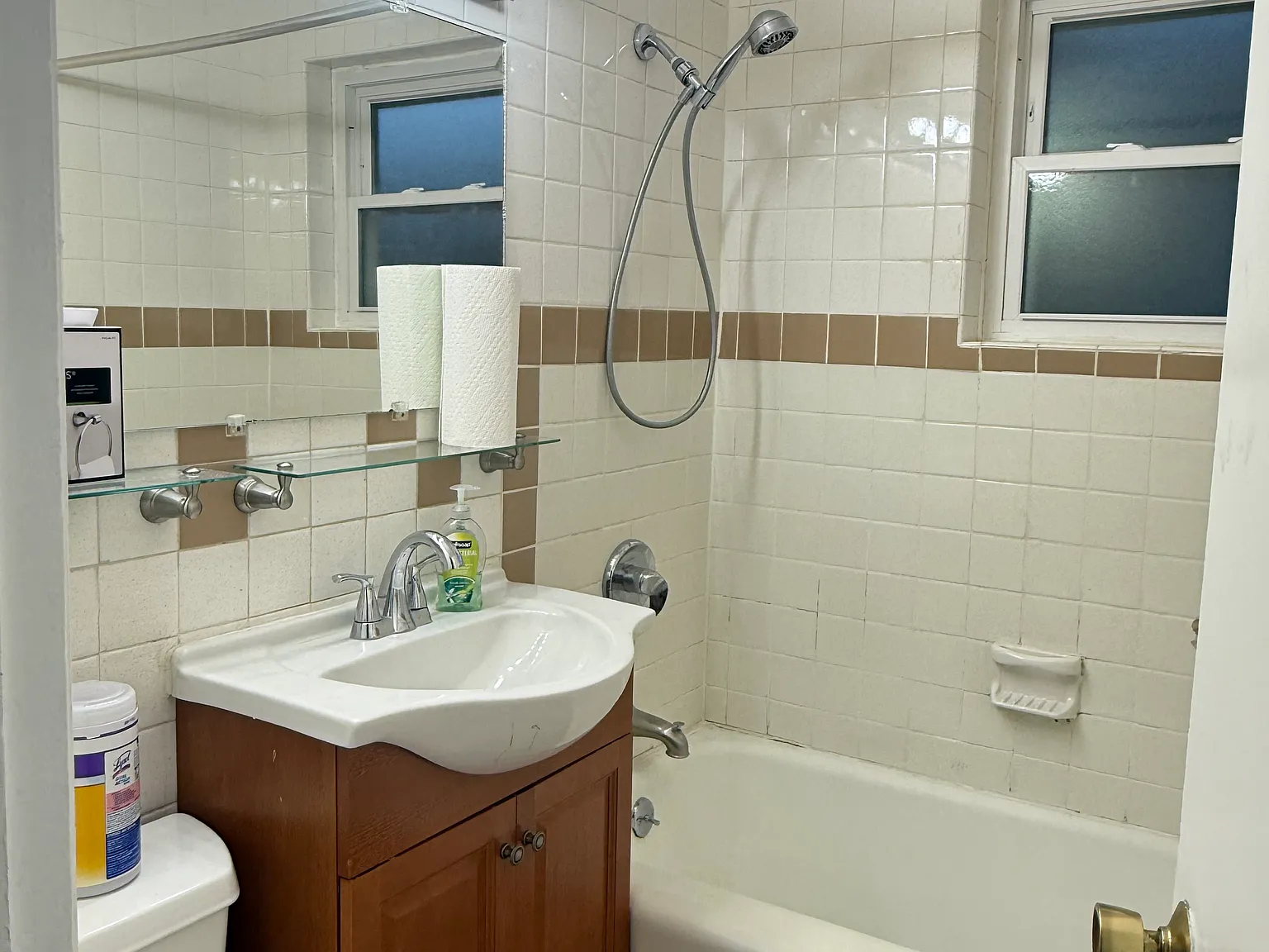 3 bed, 888 sqft, $3,200 — Photo 2