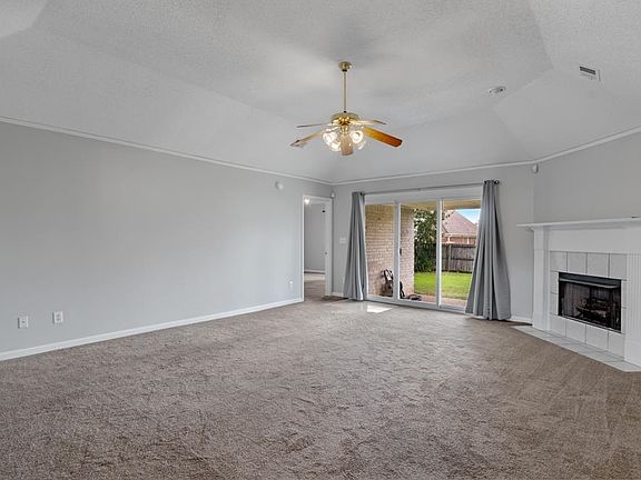 3rd image of 9285 Sarsen Dr
