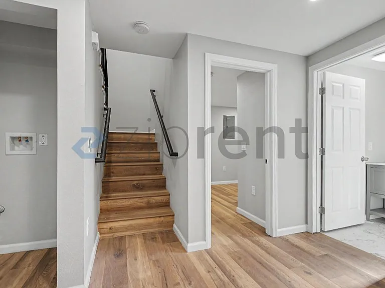 1204 W 50th St — Photo 9