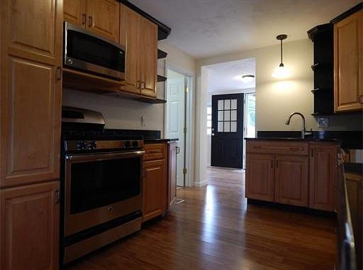 2nd image of 11 Woodlawn St