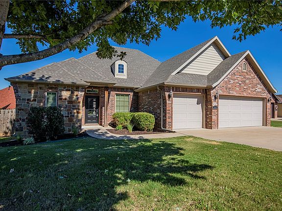 3rd image of 4102 SW Flagstone Blvd