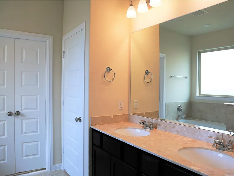 8139 Fairfield Manor Way — Photo 20
